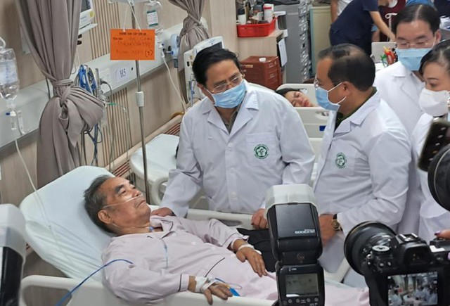 Thủ tướng Phạm Minh Chính trực tiếp đến hiện trường vụ cháy chung cư mini ở Hà Nội làm nhiều người tử vong - Ảnh 3.