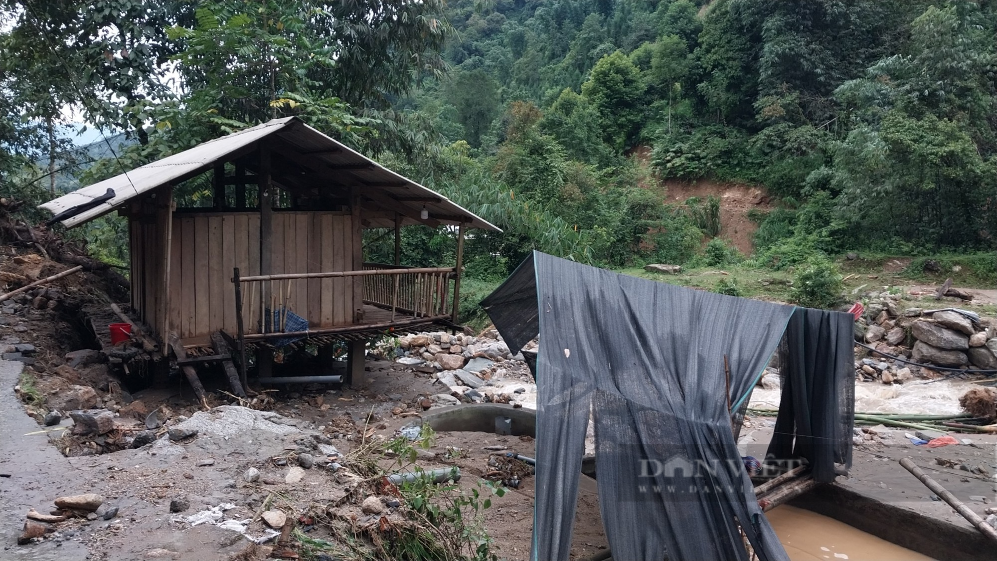 Chủ tịch tỉnh Lào Cai kiểm tra, chỉ đạo khắc phục hậu quả mưa lũ tại xã Liên Minh - Ảnh 1.