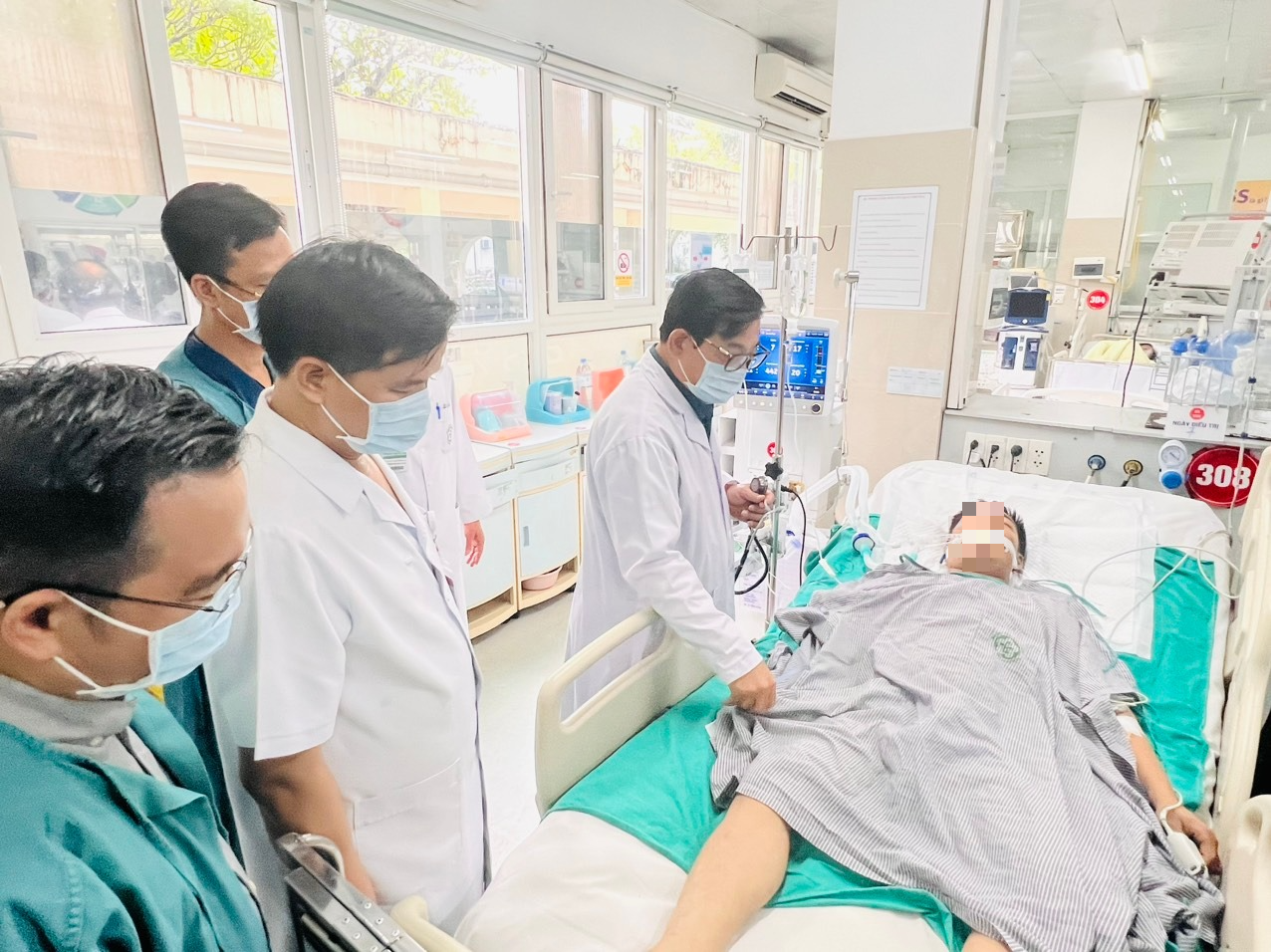 Vụ cháy chung cư mini ở Hà Nội: Tình hình 19 nạn nhân vào Bệnh viện Bạch Mai - Ảnh 3.