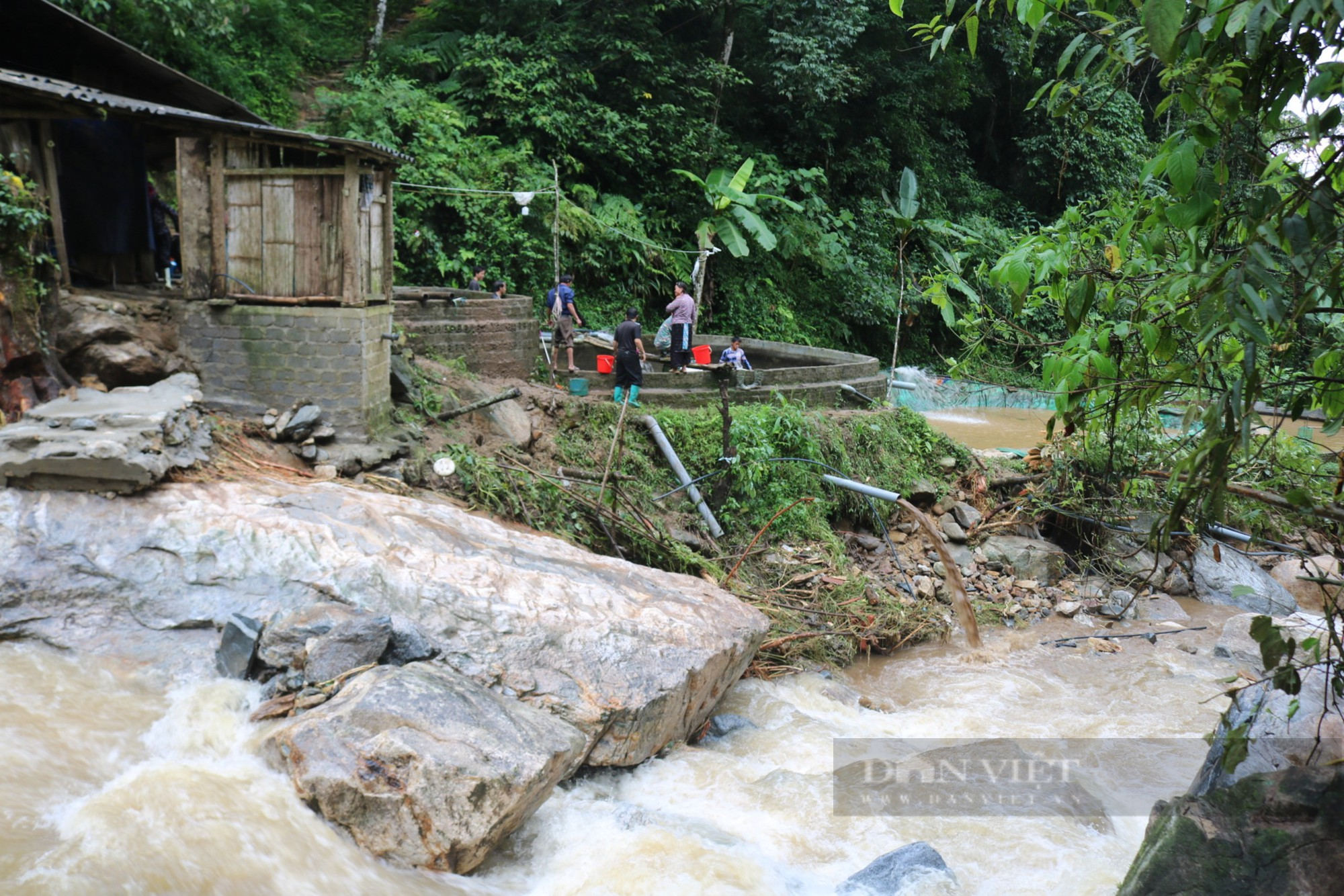 Phó Thủ tướng Chính phủ Trần Hồng Hà kiểm tra công tác chỉ đạo khắc phục hậu quả mưa lũ tại Sa Pa (Lào Cai) - Ảnh 5.