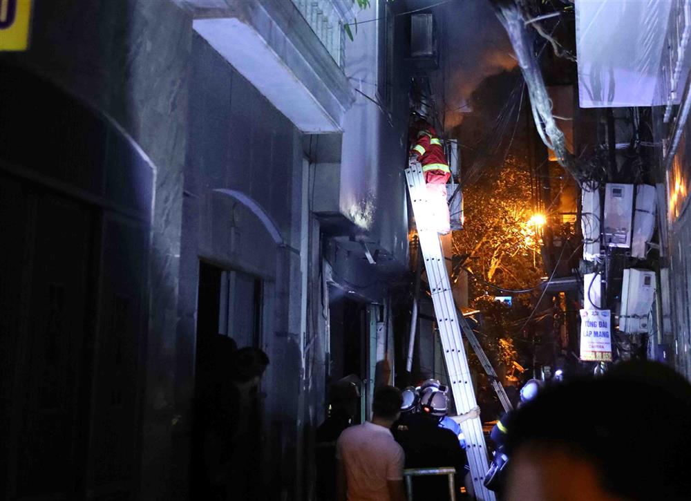 Bộ Công an chỉ đạo khẩn trương điều tra nguyên nhân vụ cháy chung cư mini ở Hà Nội - Ảnh 4.
