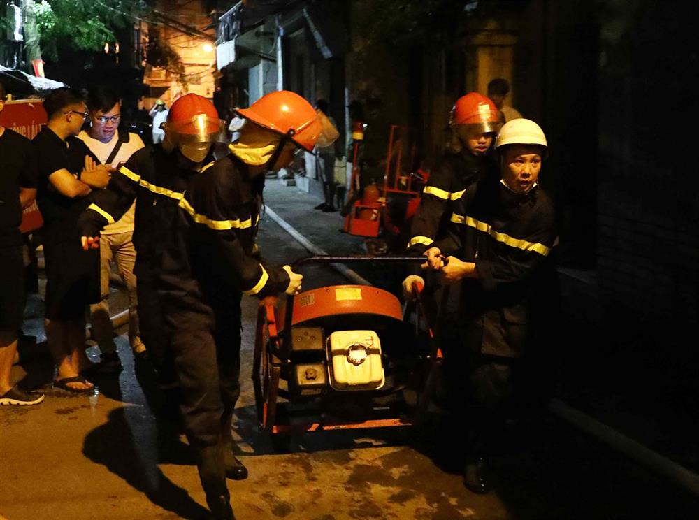 Bộ Công an chỉ đạo khẩn trương điều tra nguyên nhân vụ cháy chung cư mini ở Hà Nội - Ảnh 5.