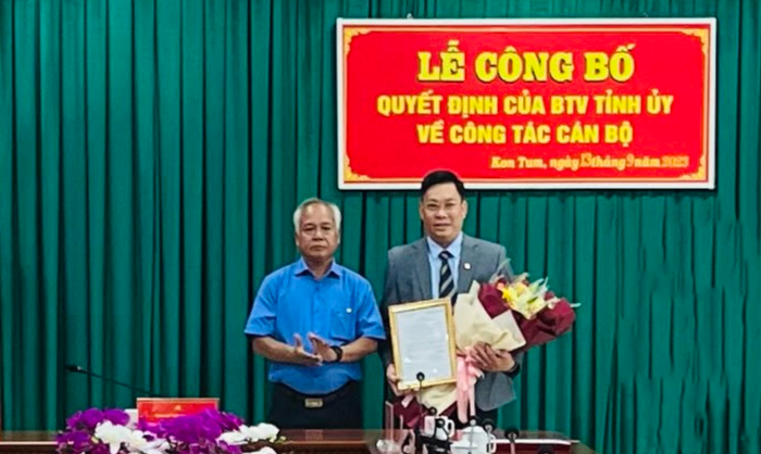 Tỉnh ủy Kon Tum công bố quyết định về công tác cán bộ tại Hội Nông dân tỉnh - Ảnh 1.