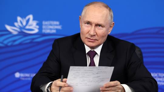 TT Putin bất ngờ đề nghị Mỹ dỡ bỏ sắc lệnh cấm đàm phán với Nga của Ukraine - Ảnh 1.