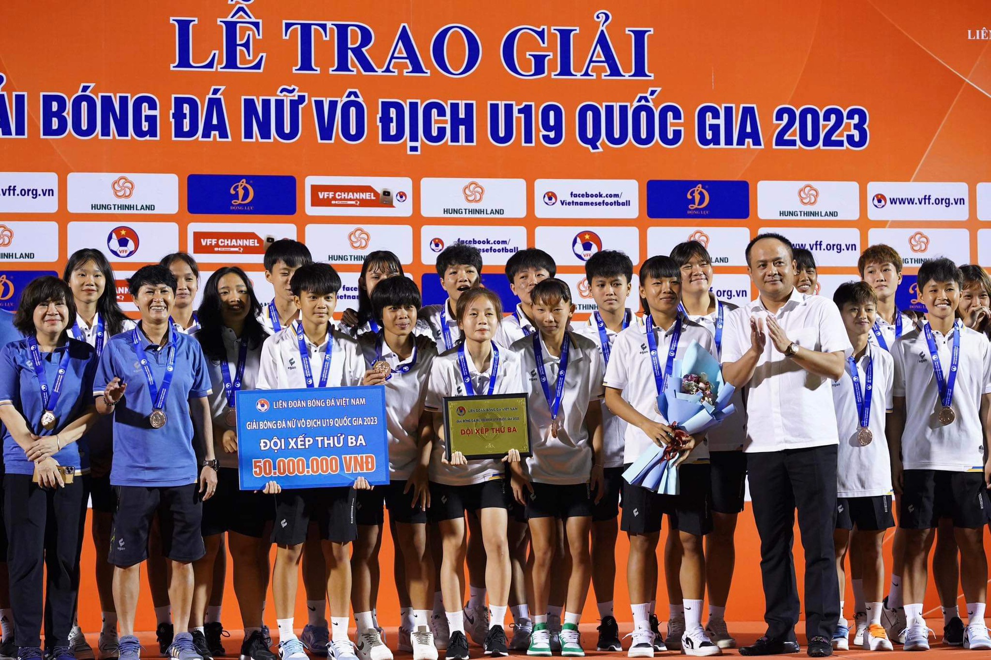 CLB Hà Nam vô địch giải bóng đá U19 nữ quốc gia 2023 - Ảnh 9.