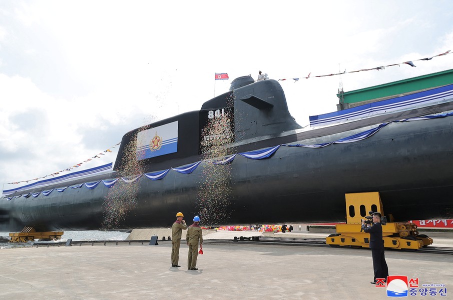Hình ảnh tàu ngầm hạt nhân thế hệ mới của Triều Tiên gây tò mò - Ảnh 1.
