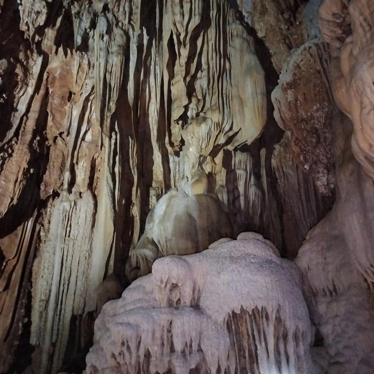 Hang Phượng Hoàng nhiều tầng ở Thái Nguyên, có nhũ đá hình thù kỳ lạ - Ảnh 2.