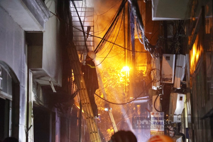 Từ vụ cháy chung cư mini 56 người tử vong ở Hà Nội: Làm thế nào để thoát an toàn trong trường hợp khẩn cấp? - Ảnh 1.