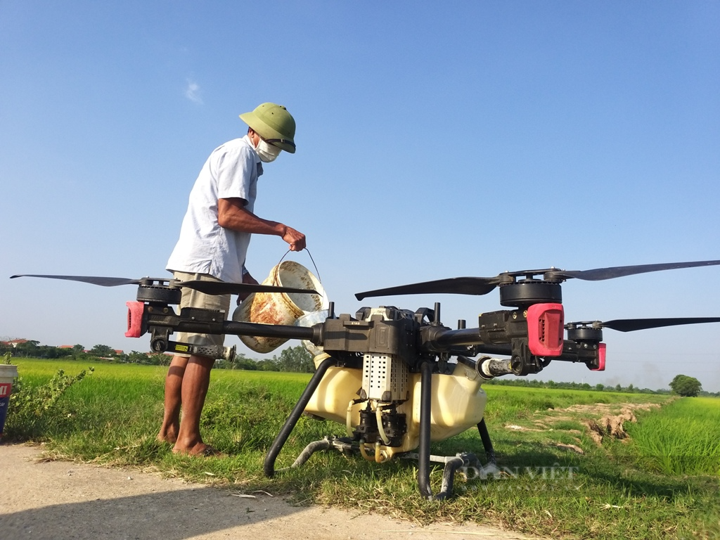 Nông dân Ninh Bình khốn đốn vì mua máy bay 600 triệu đồng nhưng không bay được vì... mất sóng - Ảnh 4.