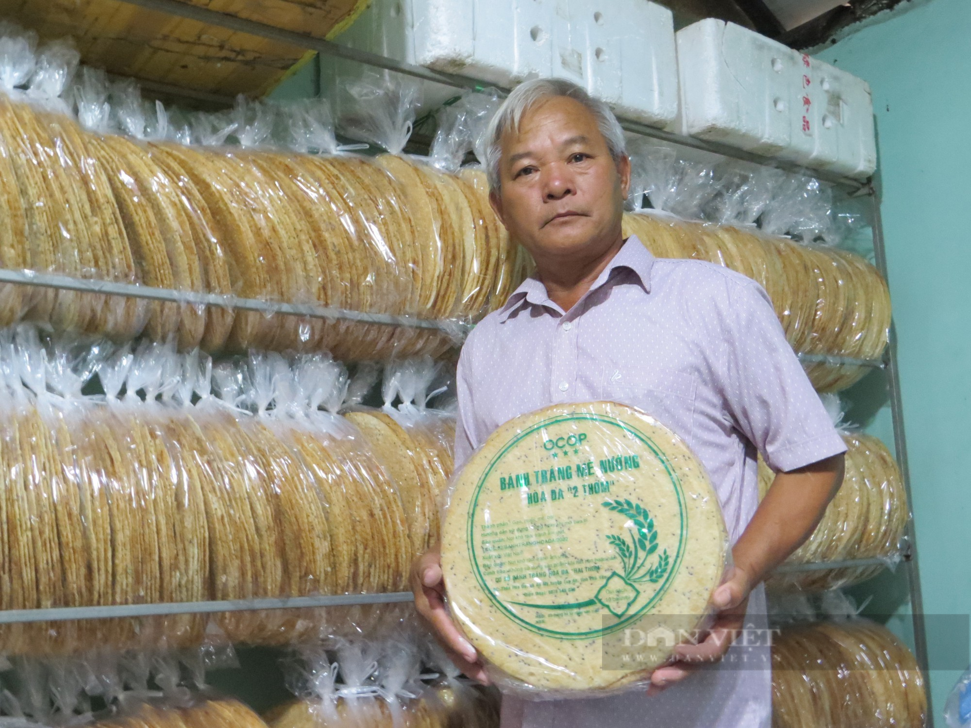 Ông chủ lò bánh tráng Hai Thơm Phú Yên trở thành Nông dân Việt Nam xuất sắc 2023 - Ảnh 1.