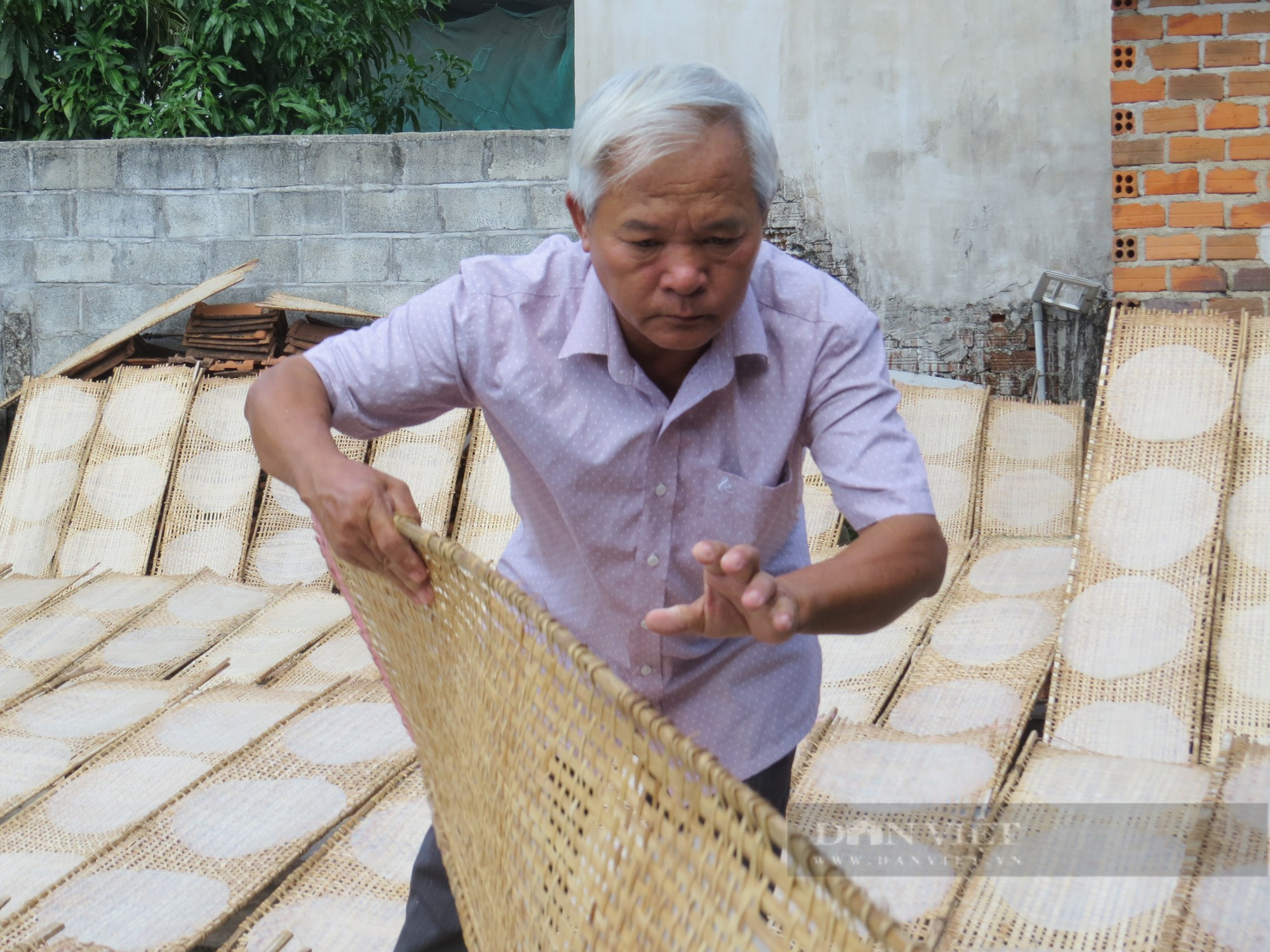 Ông chủ lò bánh tráng Hai Thơm Phú Yên trở thành Nông dân Việt Nam xuất sắc 2023 - Ảnh 5.