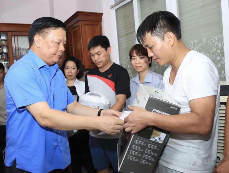 Hà Nội công bố địa chỉ tiếp nhận ủng hộ các nạn nhân vụ cháy chung cư mini ở Khương Hạ - Ảnh 1.