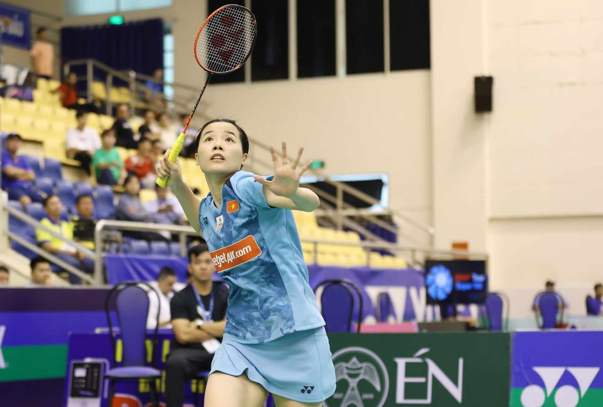 Tay vợt Nguyễn Thùy Linh vào tứ kết giải Vietnam Open 2023 - Ảnh 1.