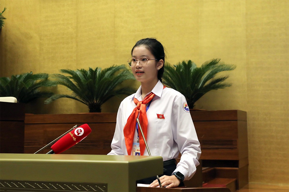 Gặp gỡ nữ sinh lớp 9 ở Khánh Hòa đã vào vai Chủ tịch “Quốc hội trẻ em” - Ảnh 2.