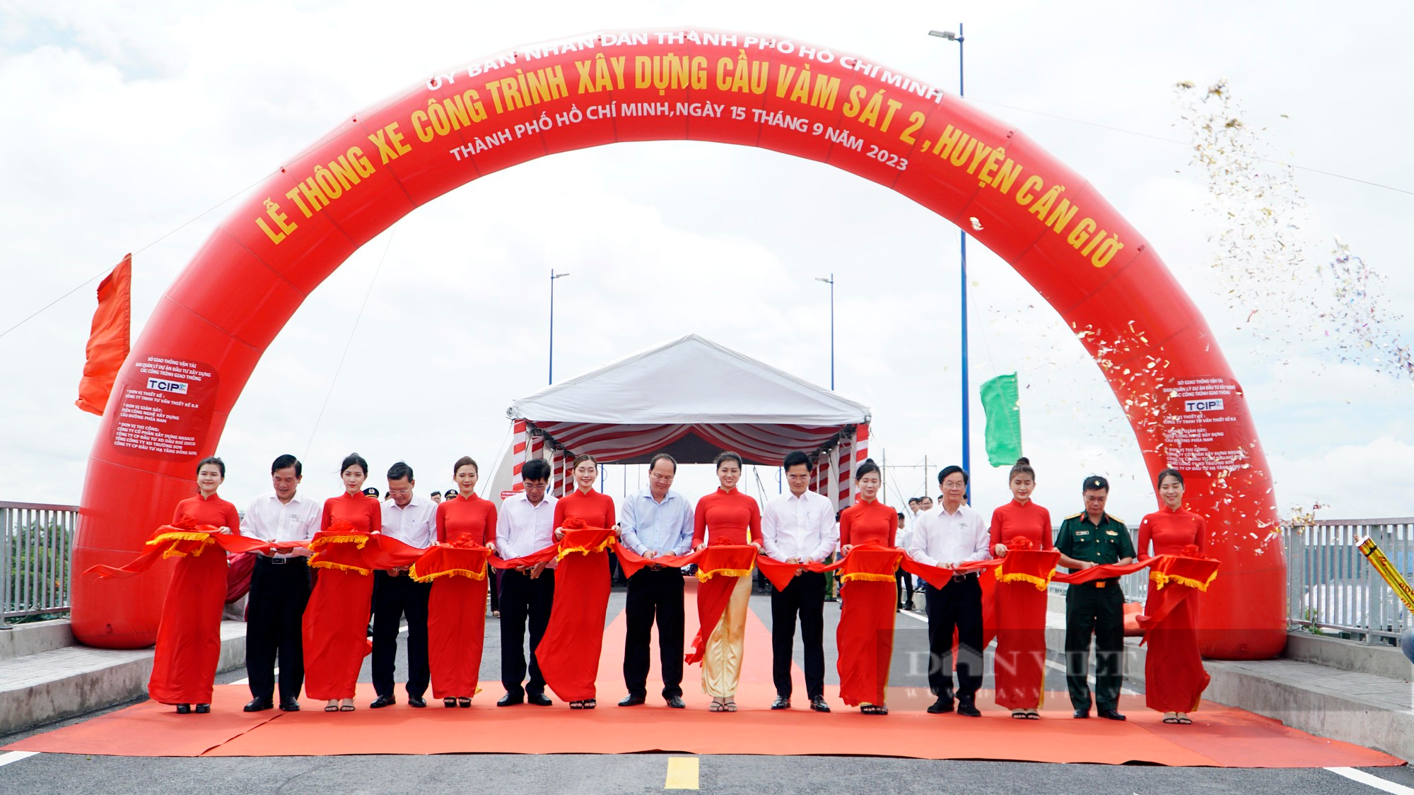 Diện mạo cây cầu hơn 340 tỷ đồng tại huyện Cần Giờ trong ngày thông xe - Ảnh 1.