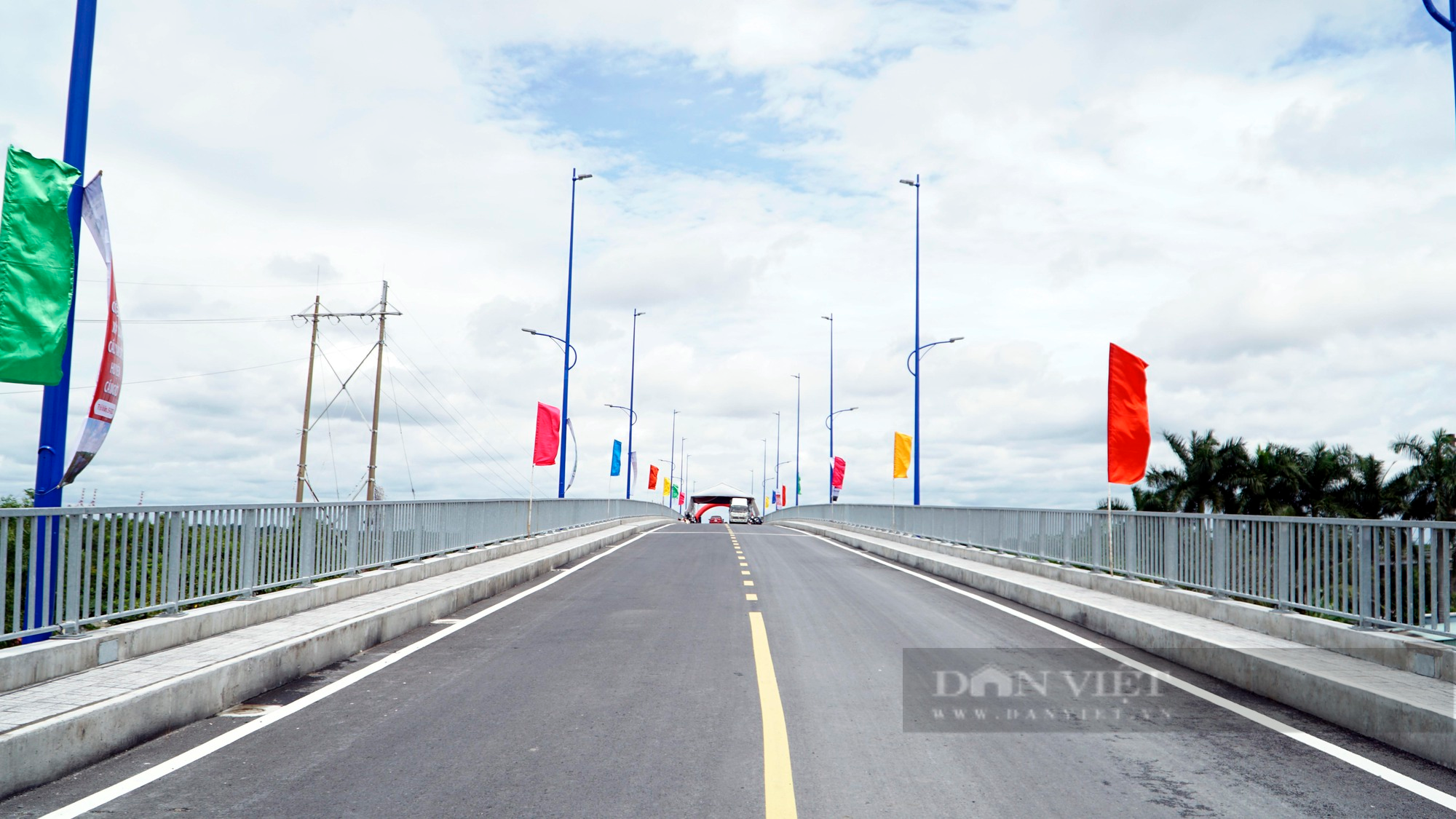 Diện mạo cây cầu hơn 340 tỷ đồng tại huyện Cần Giờ trong ngày thông xe - Ảnh 3.