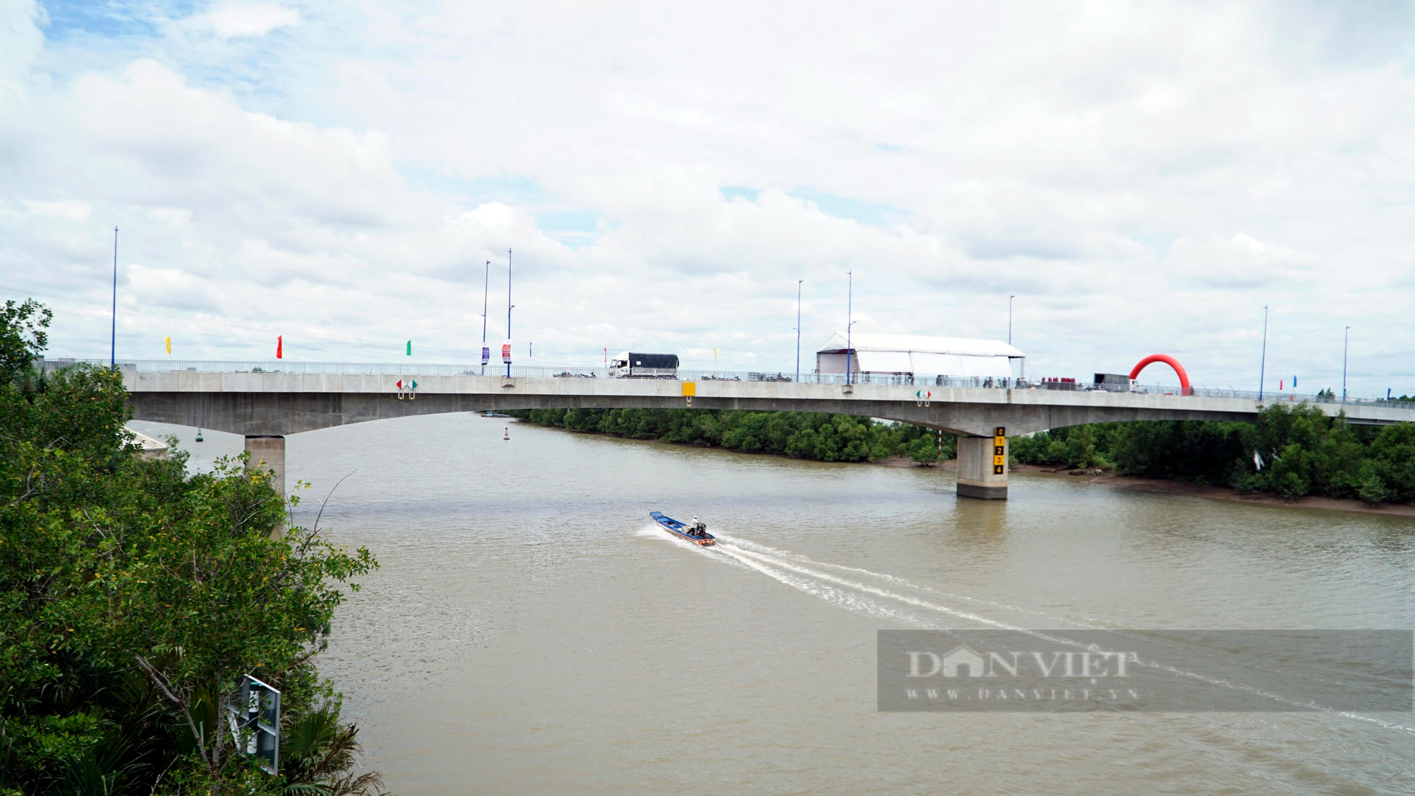 Diện mạo cây cầu hơn 340 tỷ đồng tại huyện Cần Giờ trong ngày thông xe - Ảnh 8.