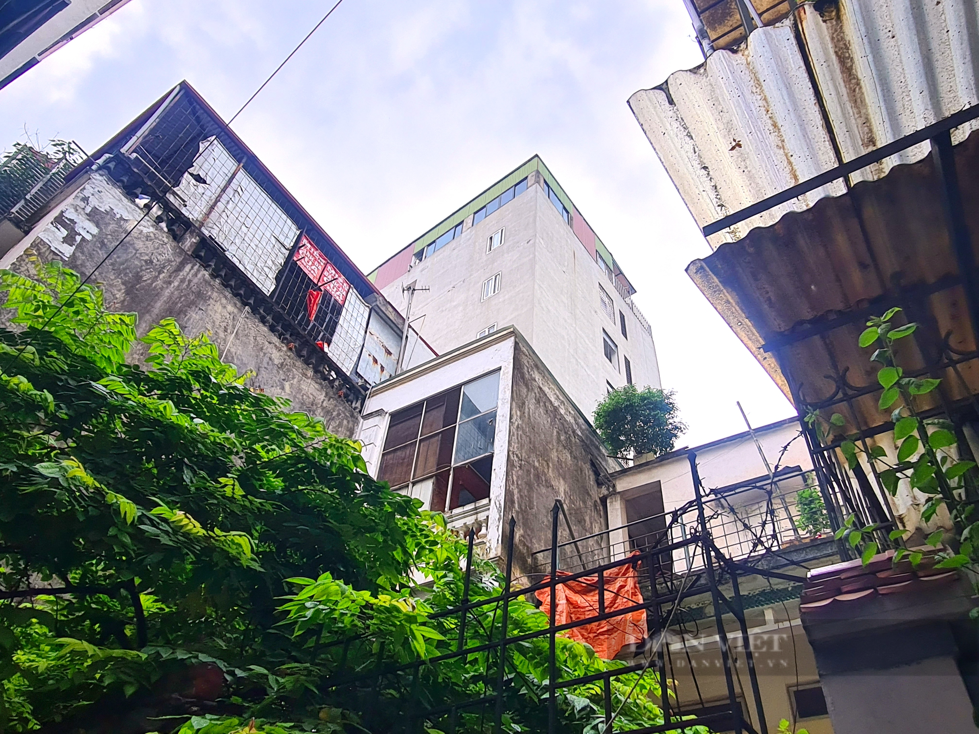 Cận cảnh khu chung cư mini khác của Nghiêm Quang Minh dính sai phạm, vi phạm PCCC tại phường Trung Liệt - Ảnh 2.