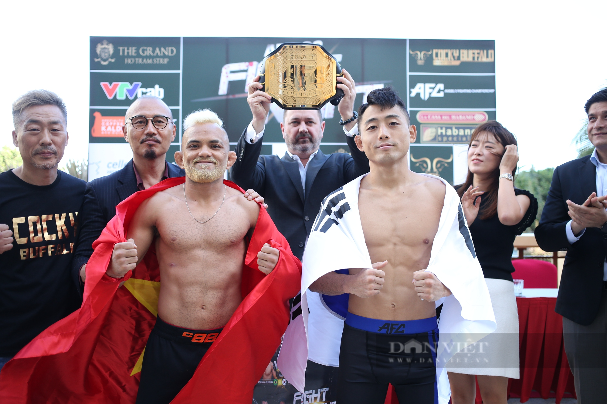 Bỏ thi đấu, Nguyễn Trần Duy Nhất muốn giúp học trò hạ các võ sĩ Trung Quốc và Hàn Quốc - Ảnh 1.