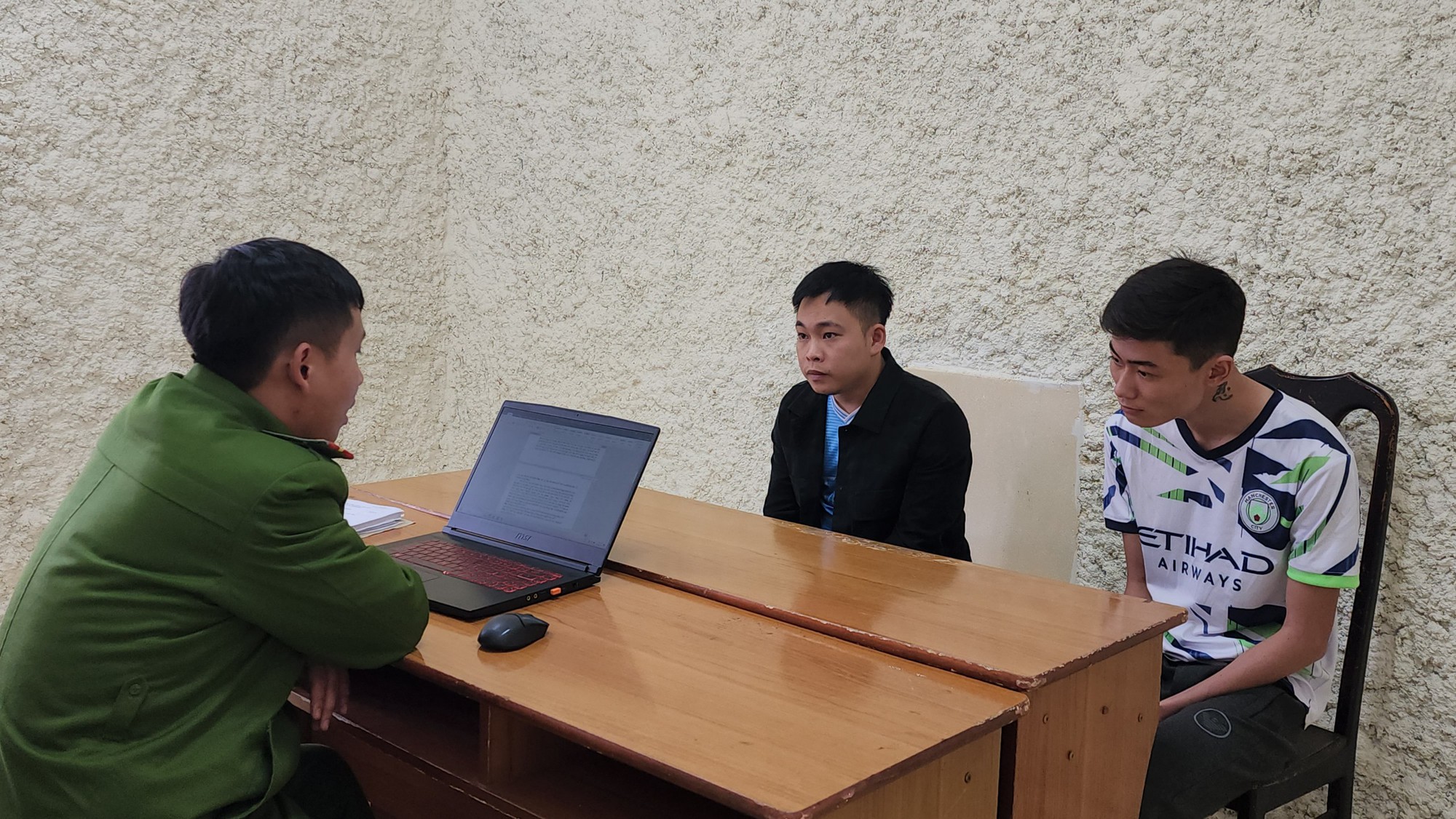 Bắt 2 thanh niên từ Thanh Hóa vào Đà Lạt cho vay nặng lãi với lãi suất 400%/năm - Ảnh 1.