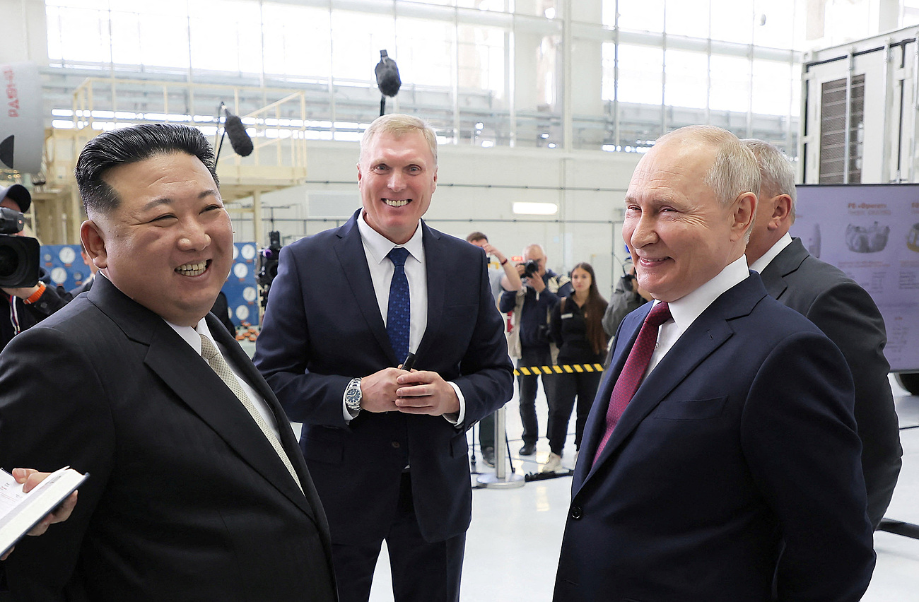 Ảnh thế giới 7 ngày qua: Ông Kim Jong-un gặp gỡ TT Putin và lũ quét, động đất trên khắp thế giới - Ảnh 1.