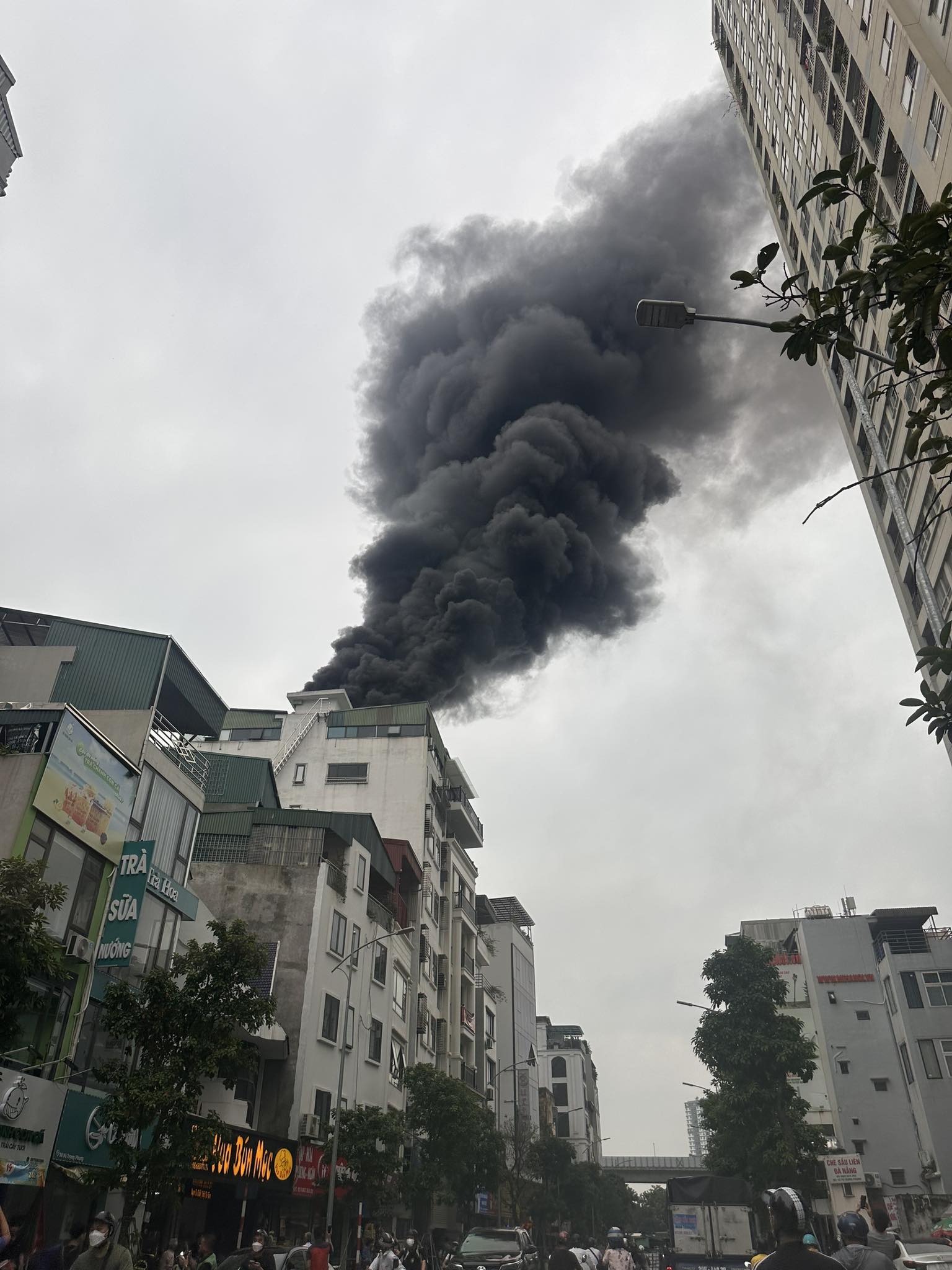 Lại xảy ra cháy ở quận Thanh Xuân, Hà Nội - Ảnh 1.