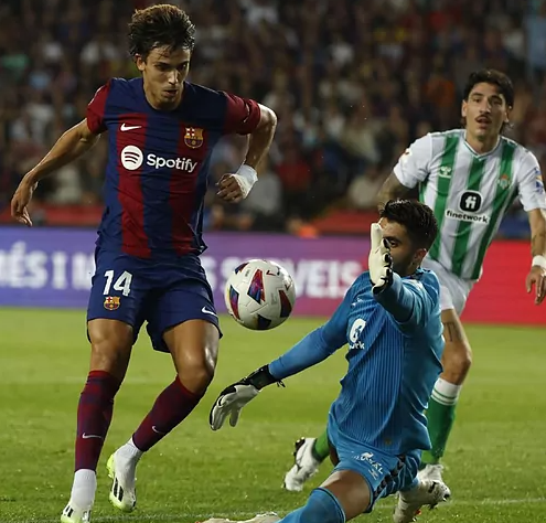 5 cầu thủ khác nhau ghi bàn giúp Barca thắng &quot;5 sao&quot; trước Betis - Ảnh 2.