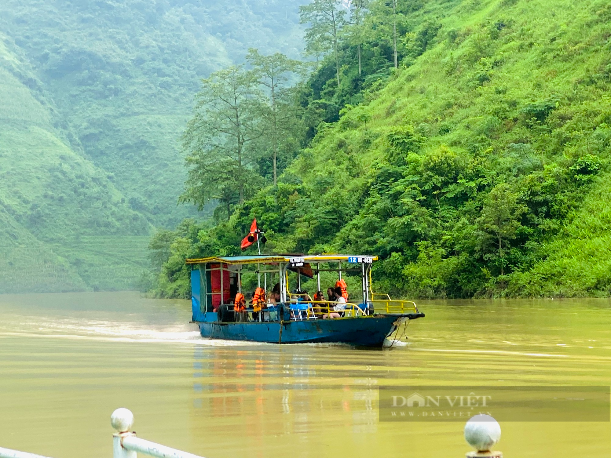 Hà Giang: Dừng vận chuyển khách trên lòng hồ thủy điện Nho Quế 1 - Ảnh 1.