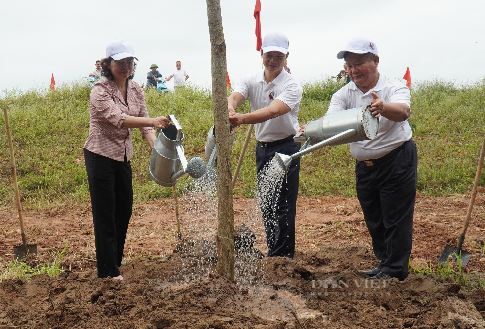 Trung ương Hội Nông dân Việt Nam cùng Bộ TNMT, tỉnh Bắc Ninh phát động Chiến dịch làm cho thế giới sạch hơn - Ảnh 3.