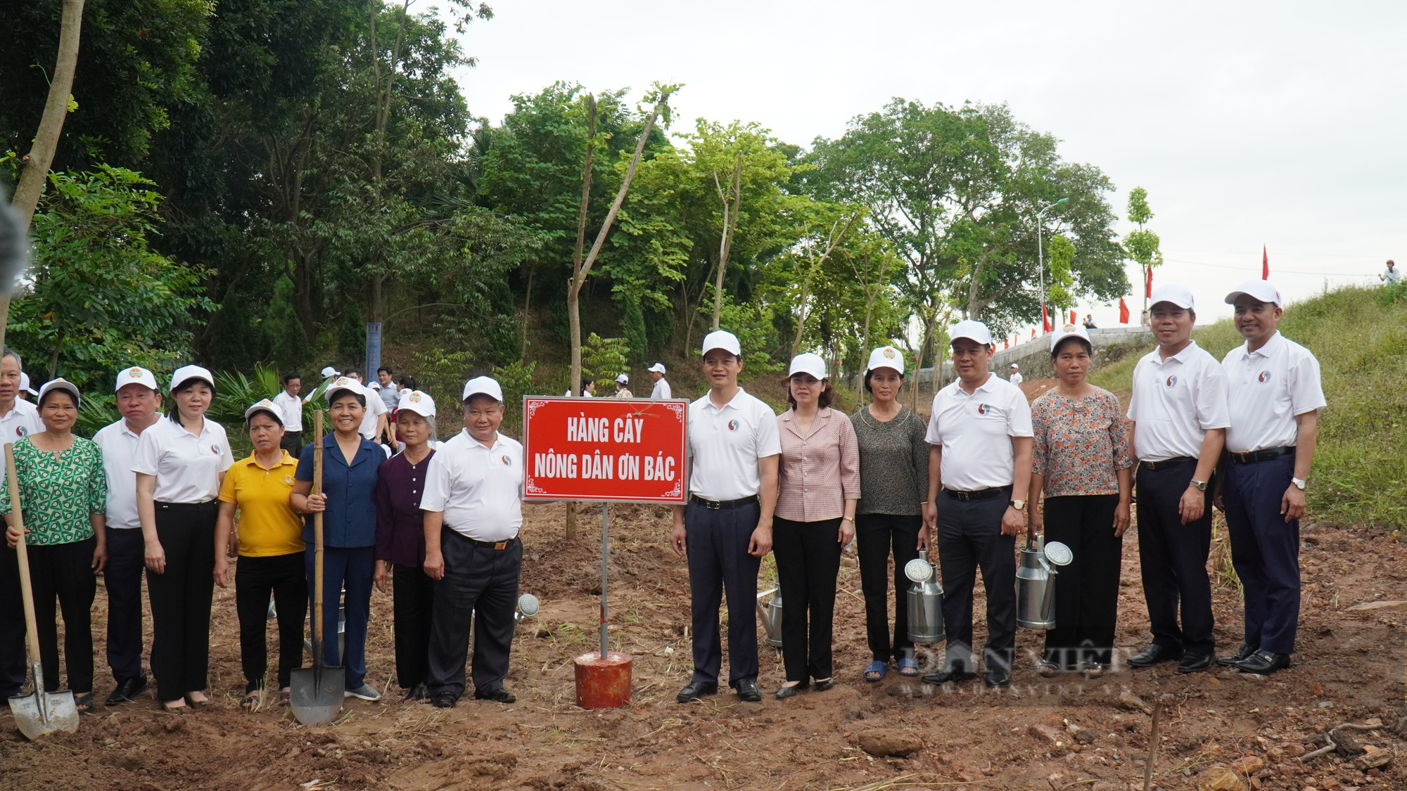 Trung ương Hội Nông dân Việt Nam cùng Bộ TNMT, tỉnh Bắc Ninh phát động Chiến dịch làm cho thế giới sạch hơn - Ảnh 4.