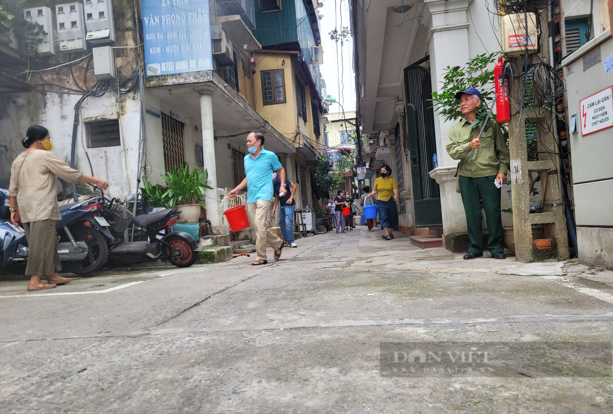 Quận Ba Đình: Diễn tập phòng cháy chữa cháy tại phường Điện Biên - Ảnh 4.