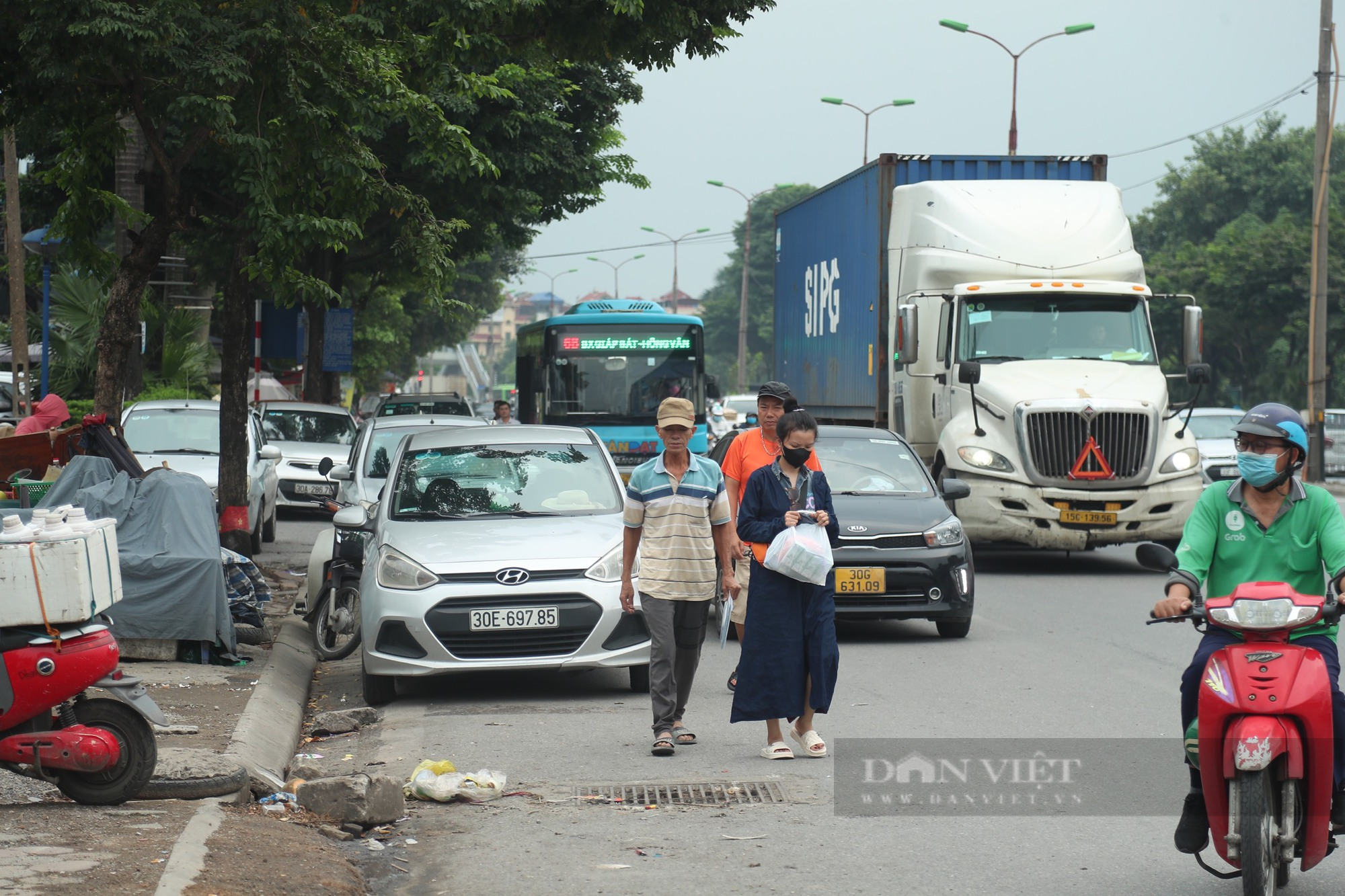 Mất an toàn giao thông, trật tự đô thị tại điểm &quot;nóng&quot; Ngọc Hồi – Giải Phóng - Ảnh 1.