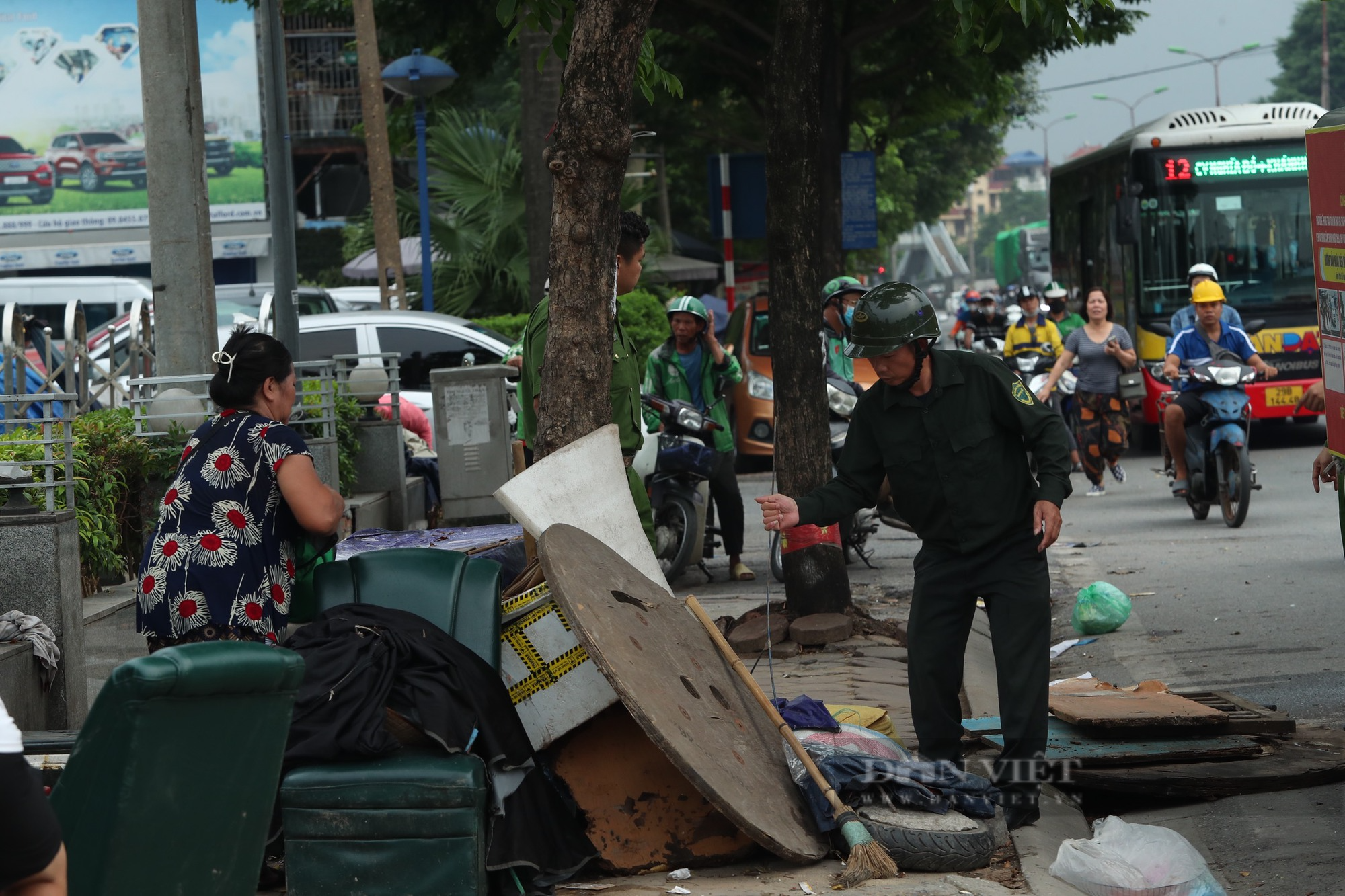 Mất an toàn giao thông, trật tự đô thị tại điểm &quot;nóng&quot; Ngọc Hồi – Giải Phóng - Ảnh 2.