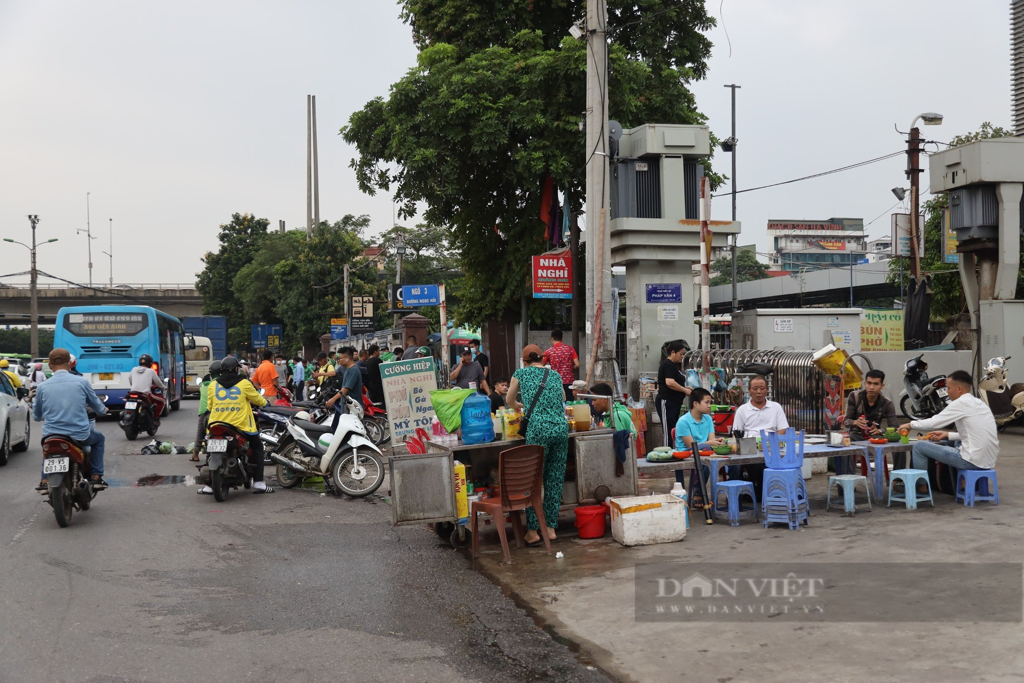 Mất an toàn giao thông, trật tự đô thị tại điểm &quot;nóng&quot; Ngọc Hồi – Giải Phóng - Ảnh 5.