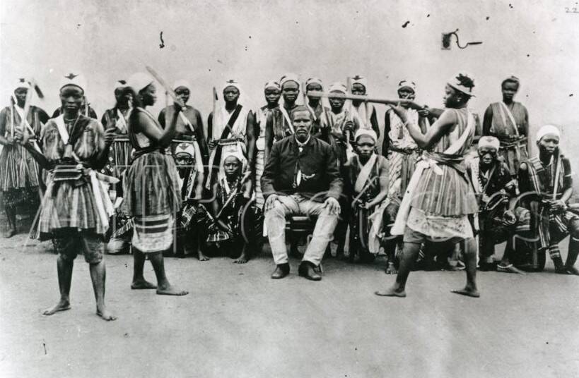 Quốc vương Dahomey dùng đội quân 3.000 bà vợ, thực dân Pháp khiếp sợ - Ảnh 2.