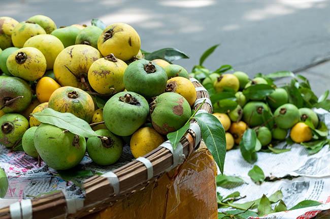 Dân buôn chặt cả cành loại quả này, đi bán như hoa, giá lên tới gần 1 triệu đồng/cành - Ảnh 11.