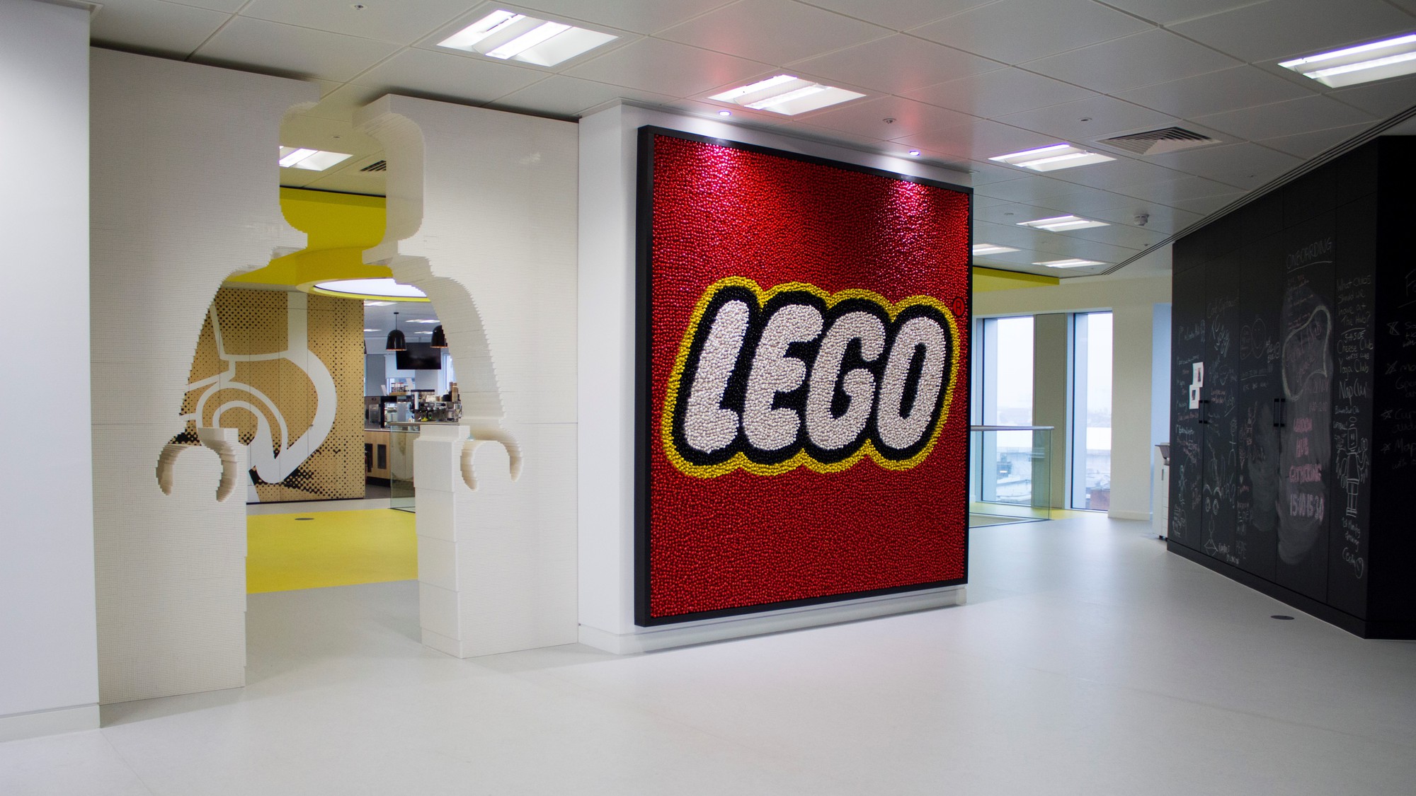 Lego: Từ bờ vực phá sản sang thành công rực rỡ nhờ chuyển đổi số - Ảnh 3.