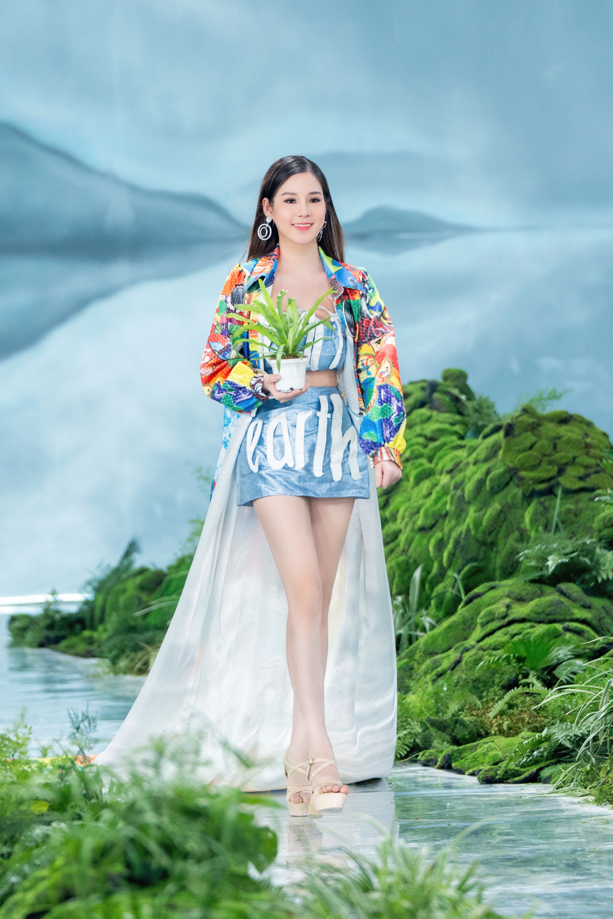 12 mỹ nhân nổi bật nhất khi trình diễn trang phục tái chế trước chung kết Miss Earth Vietnam 2023 - Ảnh 3.