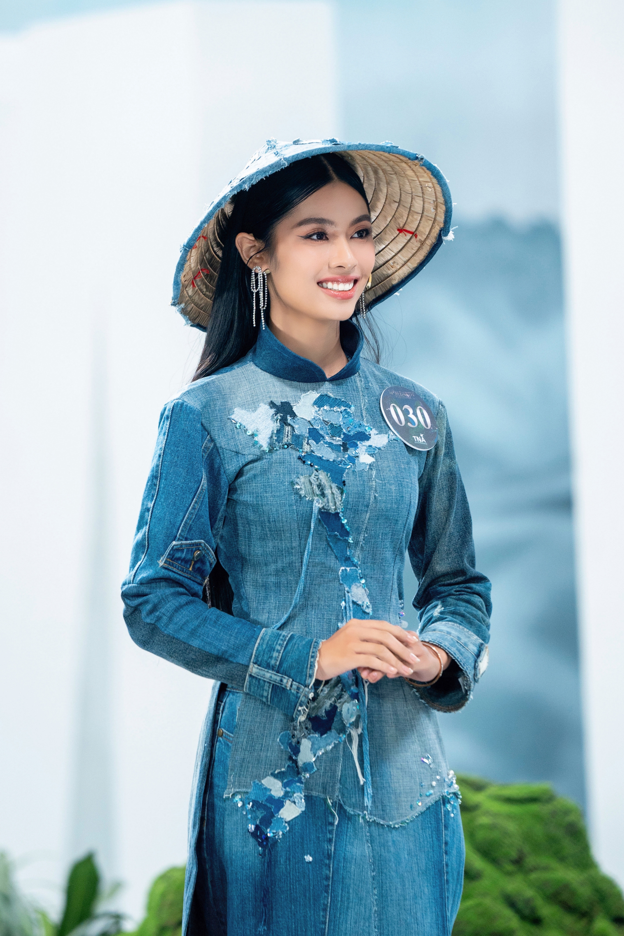 12 mỹ nhân nổi bật nhất khi trình diễn trang phục tái chế trước chung kết Miss Earth Vietnam 2023 - Ảnh 5.