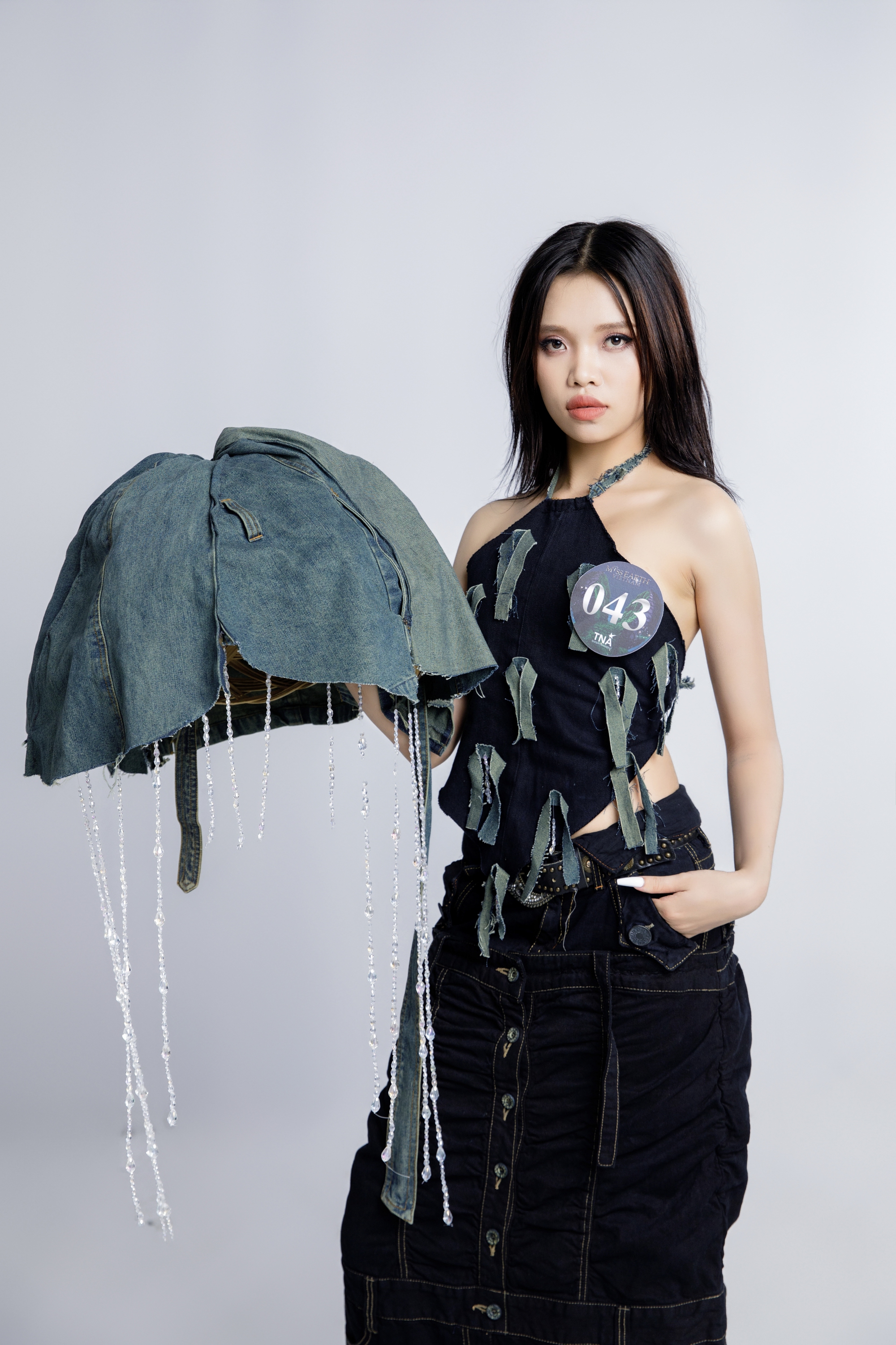 12 mỹ nhân nổi bật nhất khi trình diễn trang phục tái chế trước chung kết Miss Earth Vietnam 2023 - Ảnh 4.
