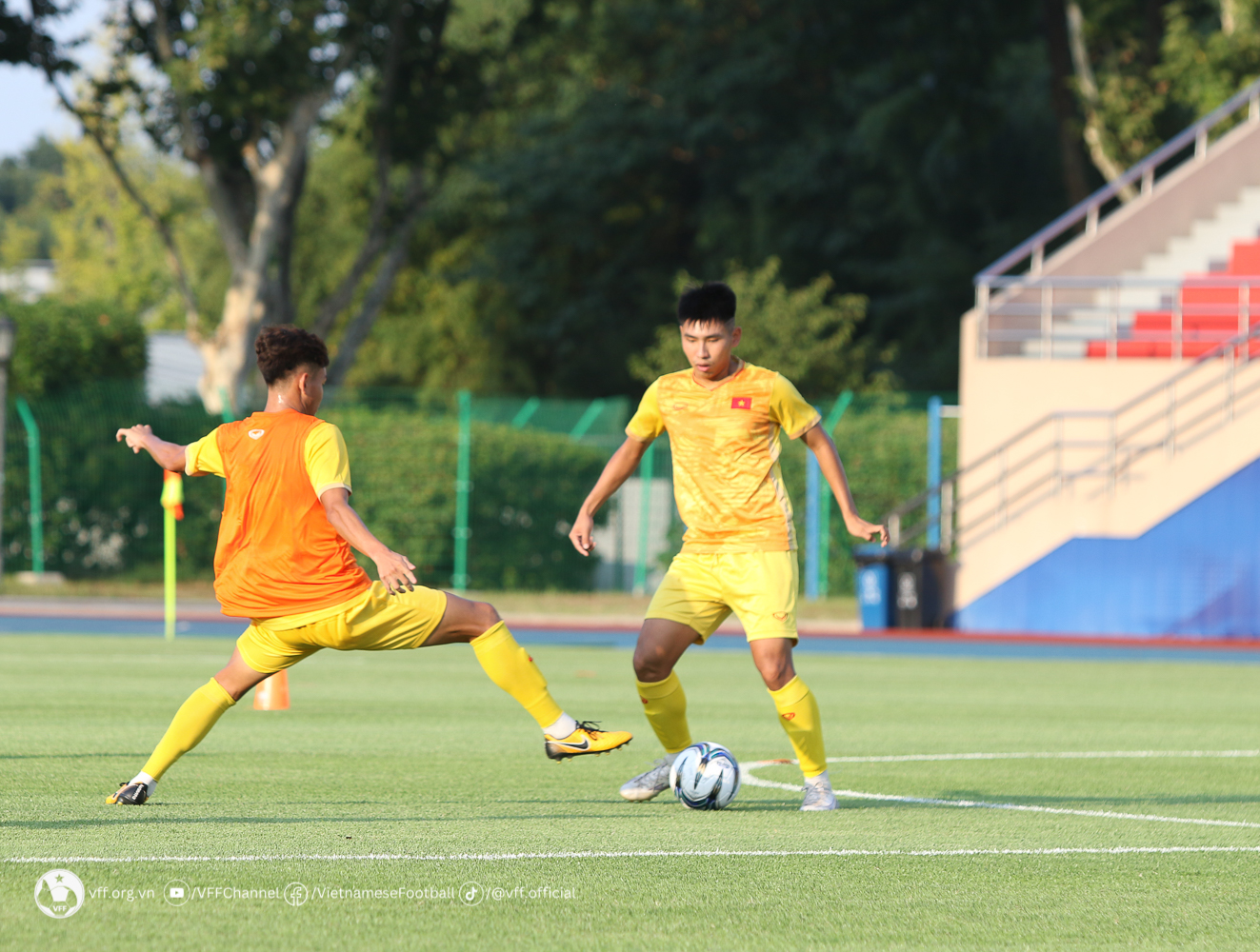 HLV Hoàng Anh Tuấn: &quot;ĐT Olympic Việt Nam được tiếp đón chu đáo tại Trung Quốc&quot; - Ảnh 4.