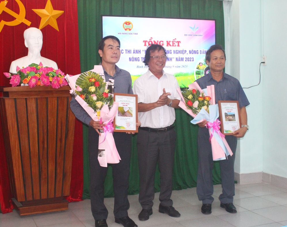 Hội Nông dân Bình Định trao giải Cuộc thi ảnh nét đẹp nông nghiệp, nông dân, nông thôn - Ảnh 2.