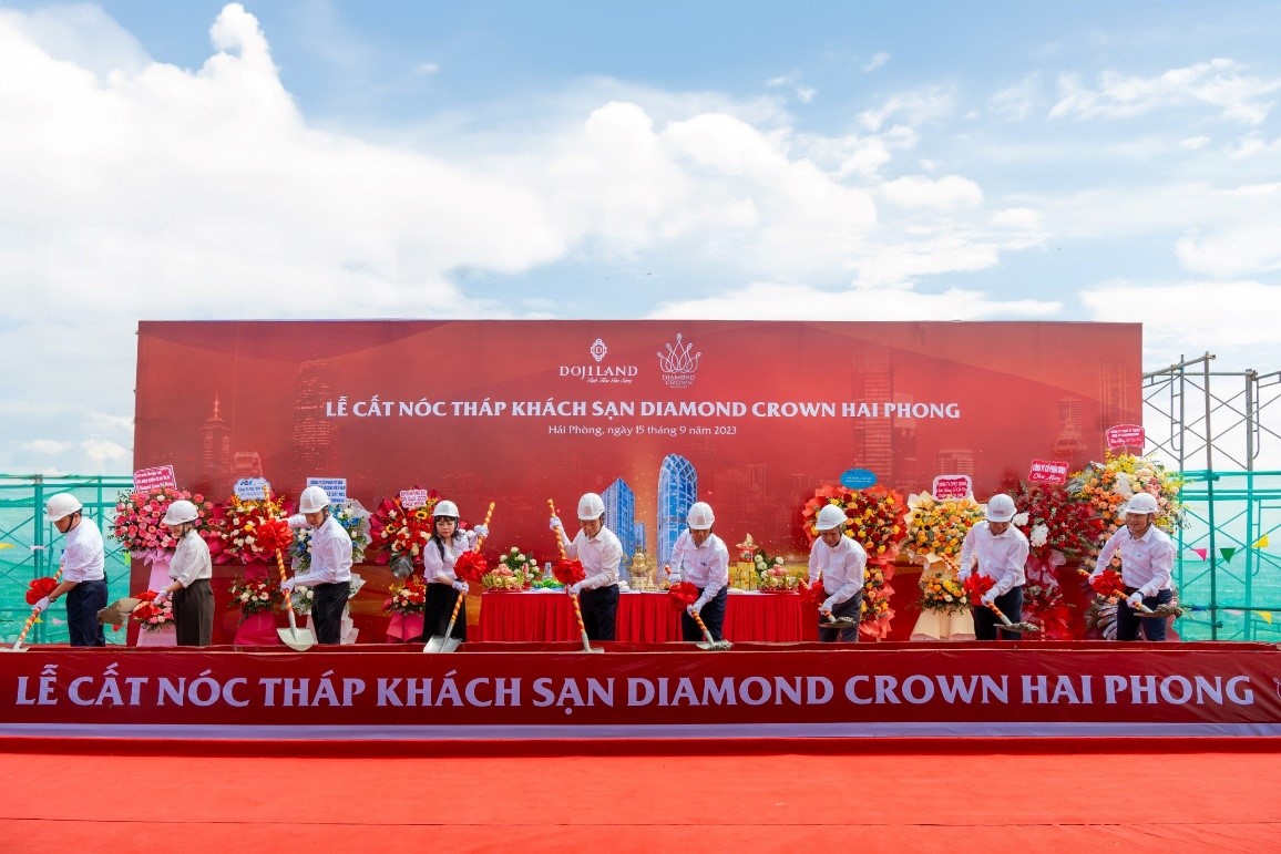DOJILAND chính thức cất nóc tòa tháp khách sạn Diamond Crown Hai Phong - Ảnh 1.
