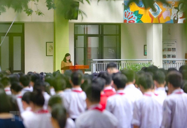 Hình ảnh Hà Nội tưởng niệm các nạn nhân tử vong vì cháy chung cư mini trong ngày đầu tuần - Ảnh 3.