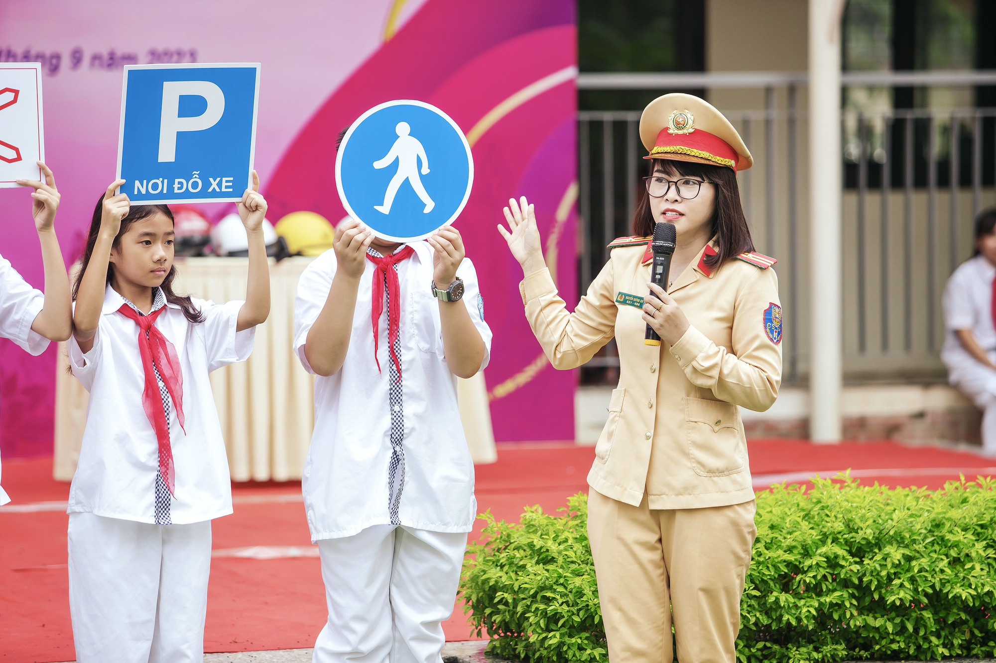 Hà Nội: Công an tuyên truyền về an toàn giao thông cho hơn 4000 học sinh - Ảnh 3.