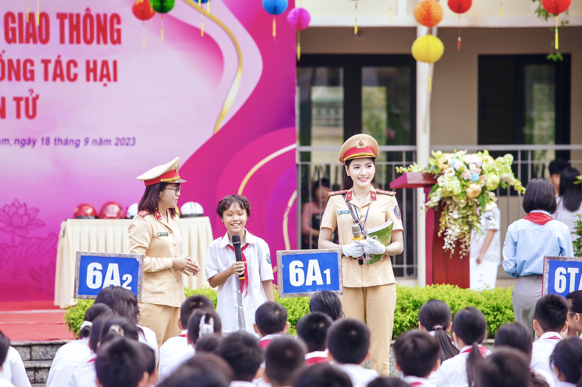Hà Nội: Công an tuyên truyền về an toàn giao thông cho hơn 4000 học sinh - Ảnh 4.