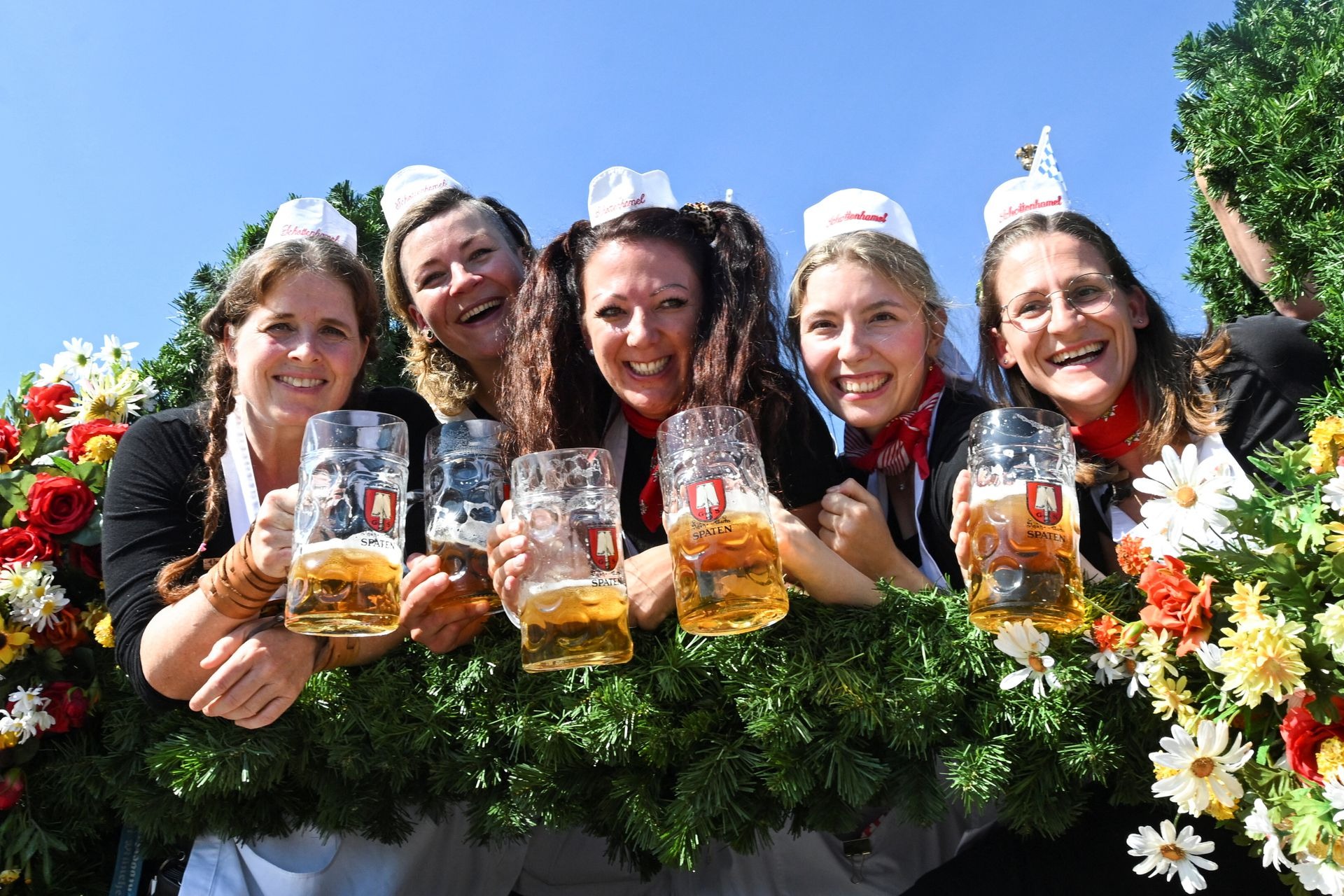 Lễ hội bia lớn nhất thế giới, có lịch sử hơn 200 năm chính thức bắt đầu - Ảnh 7.