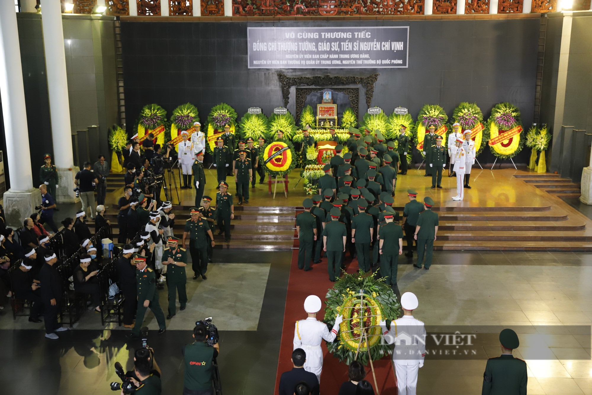 Lãnh đạo Đảng, Nhà nước tới dự Lễ tang Thượng tướng Nguyễn Chí Vịnh - Ảnh 1.