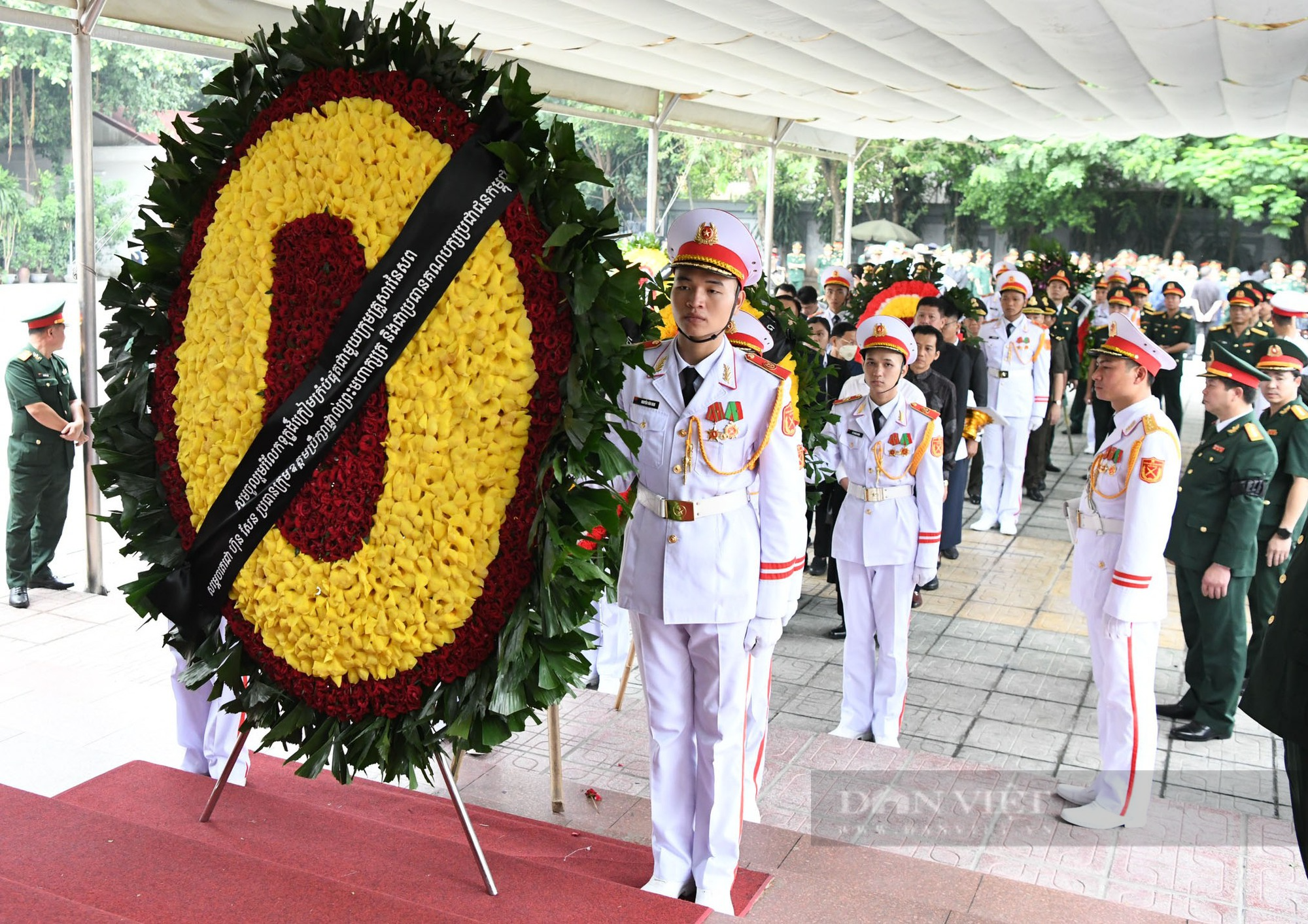Hình ảnh các đoàn quốc tế tới viếng Thượng tướng Nguyễn Chí Vịnh - Ảnh 1.