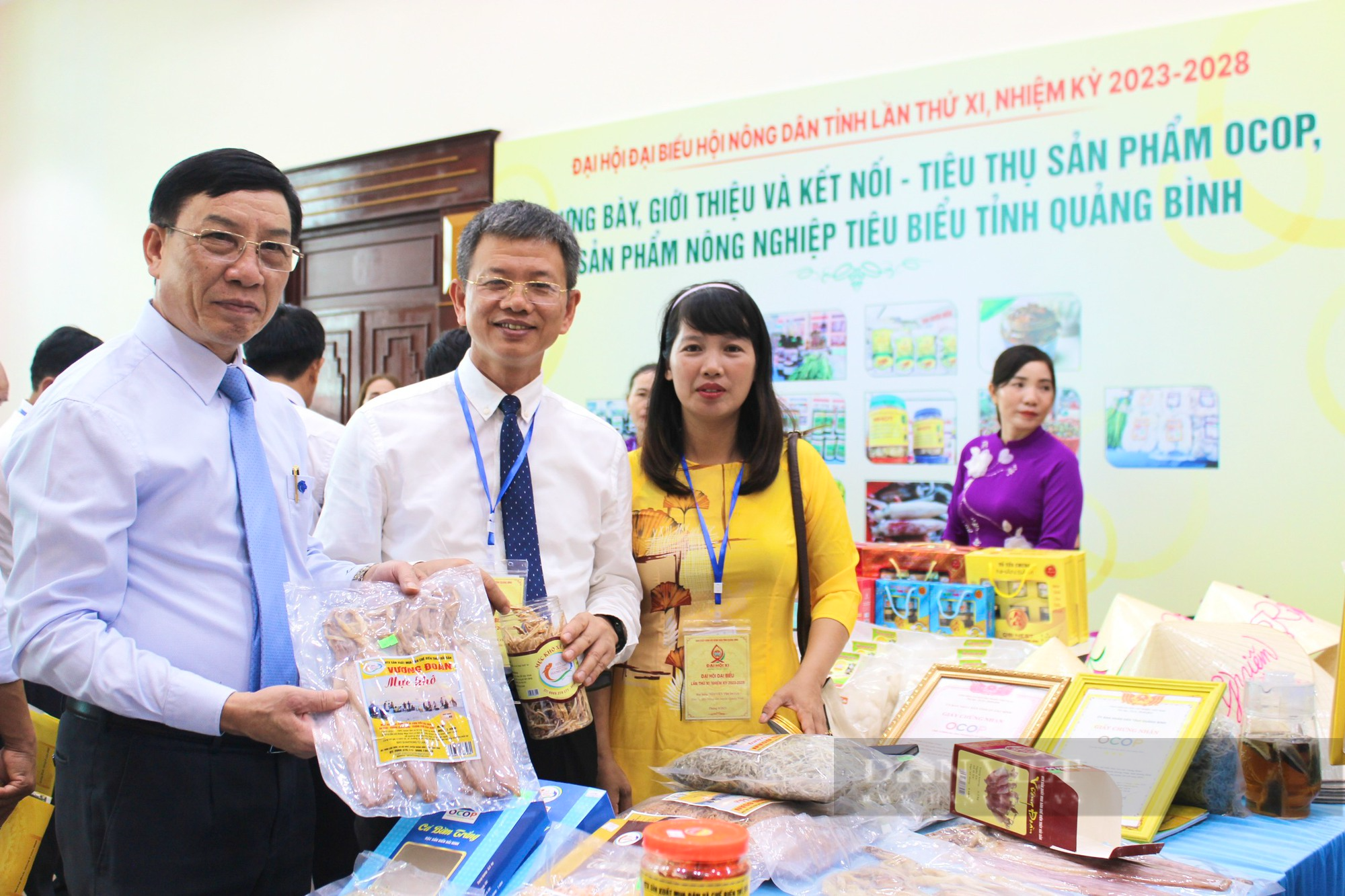 300 mặt hàng nông sản, thực phẩm sạch trưng bày chào mừng Đại hội Đại biểu Hội Nông dân tỉnh Quảng Bình - Ảnh 1.